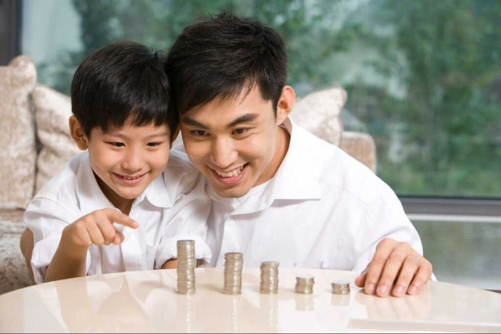 Magandang Idea ba ang Mag-open ng Savings Account para sa Iyong Mga Kids?