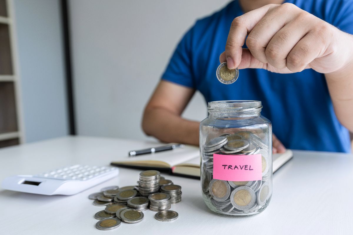 Ihiwalay ang savings account para sa travel