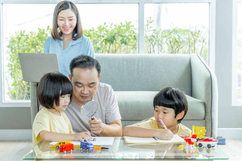 Bakit Dapat Kang Magbukas ng Savings Account para sa Iyong Anak